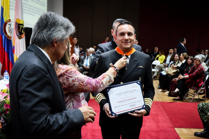 DIRECTOR DE SANIDAD NAVAL RECIBE LA CONDECORACIÓN “ORDEN AL MÉRITO JULIO GARAVITO”