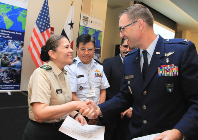 CR. AMPARO LÓPEZ PICO Y LA CN. VERÓNICA ROMERO, DE LA ARMADA NACIONAL, PRESENTARON LOS AVANCES EN BI