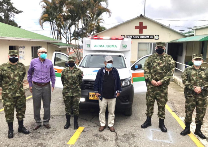 Entrega de tres ambulancias fortalece atención médica en Arauca, Urabá y Fusagasugá