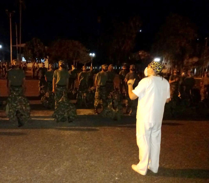 Jornadas nocturnas de vacunación COVID-19 para soldados en Valle