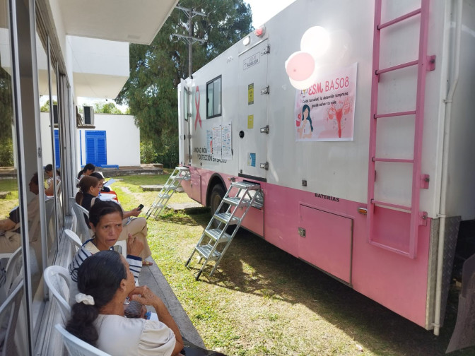 Unidad Móvil de Sanidad Militar fortalece la prevención en salud  femenina en el Eje Cafetero